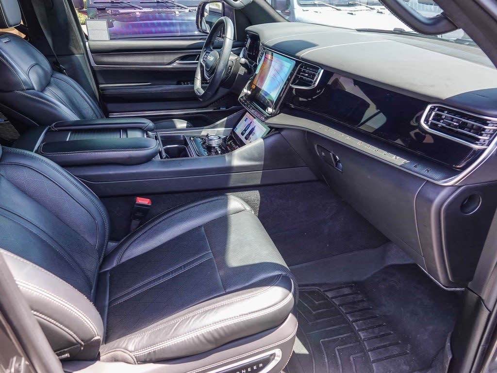 Thumbnail: 2022 Jeep Grand Wagoneer - 10