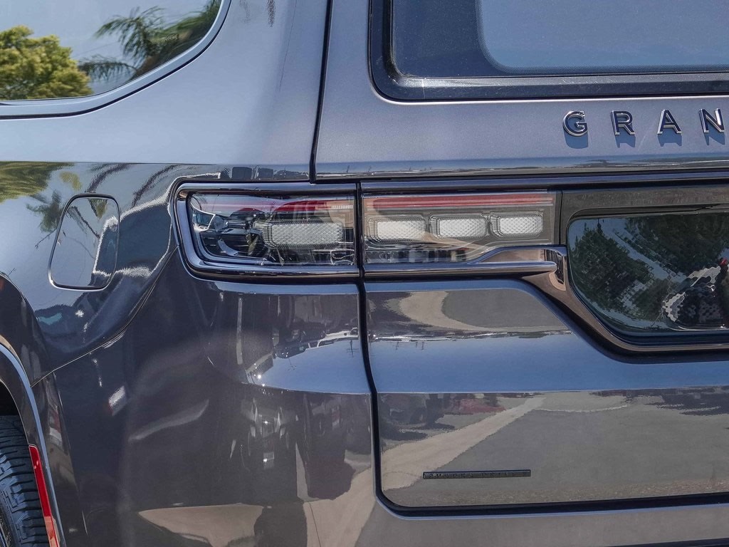 Thumbnail: 2022 Jeep Grand Wagoneer - 6