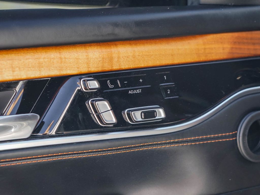 Thumbnail: 2022 Jeep Grand Wagoneer - 25