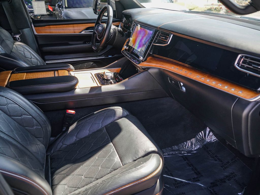 Thumbnail: 2022 Jeep Grand Wagoneer - 11