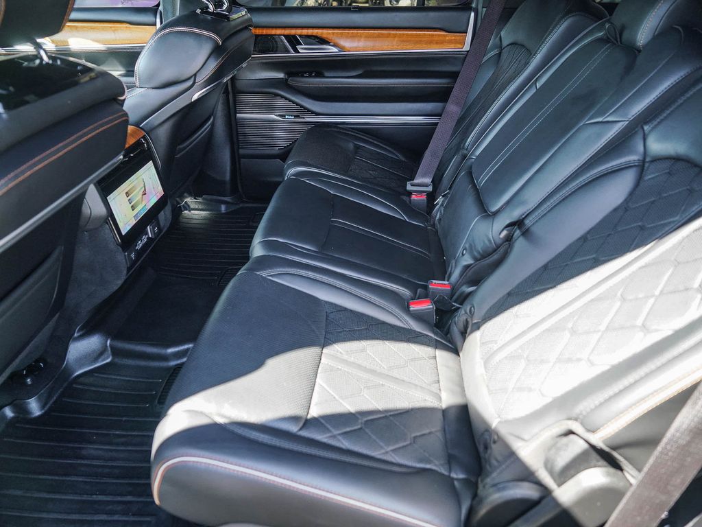 Thumbnail: 2022 Jeep Grand Wagoneer - 10