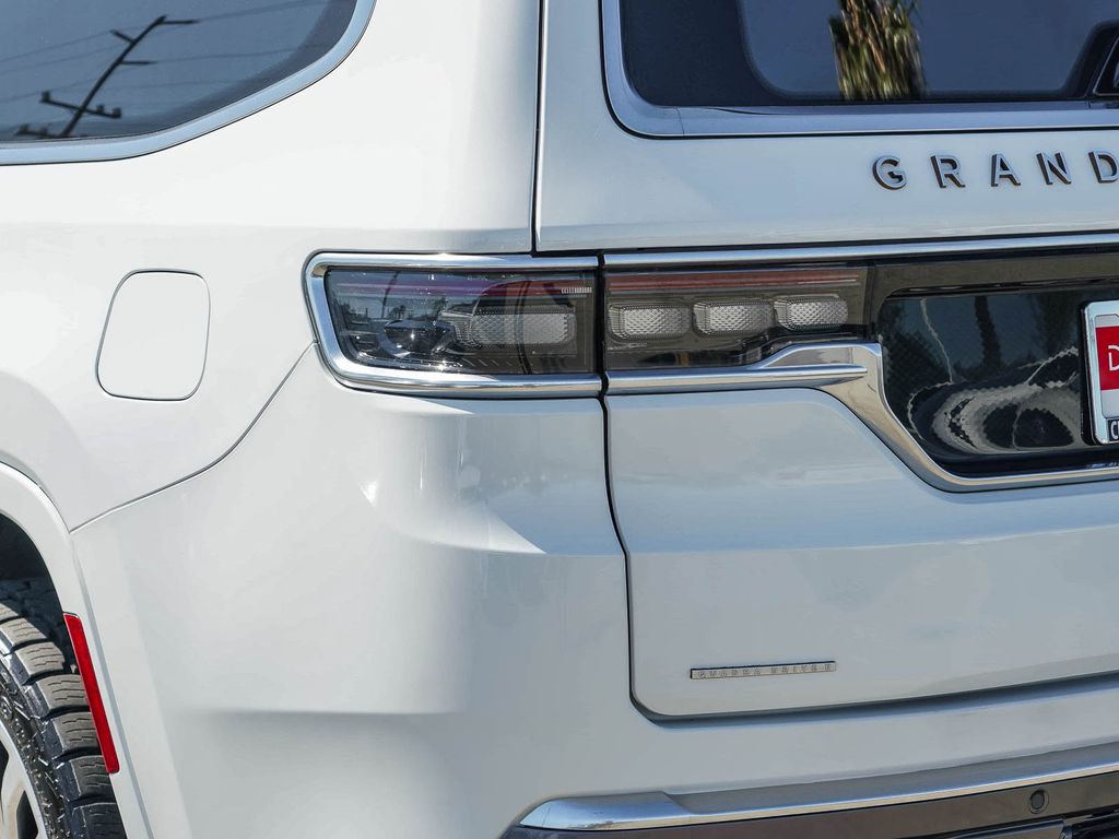 Thumbnail: 2022 Jeep Grand Wagoneer - 6