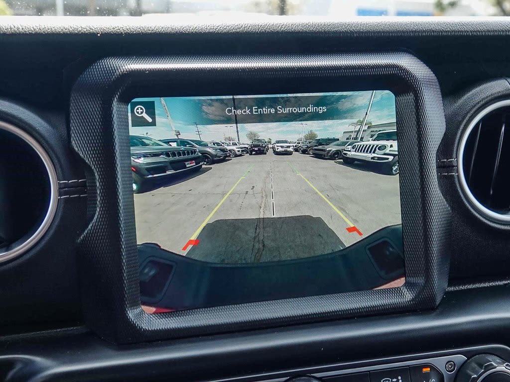 Thumbnail: 2021 Jeep Gladiator - 26