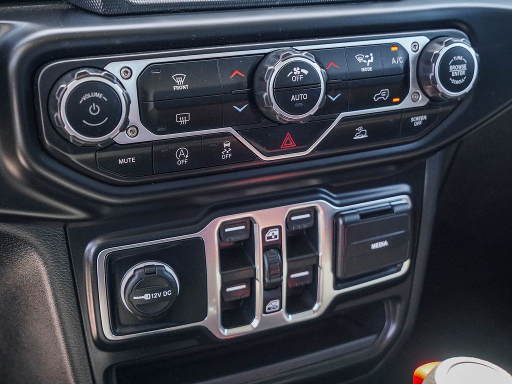 Thumbnail: 2023 Jeep Gladiator - 25
