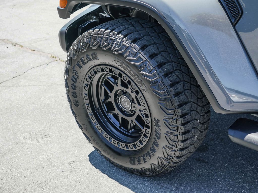 Thumbnail: 2023 Jeep Gladiator - 7