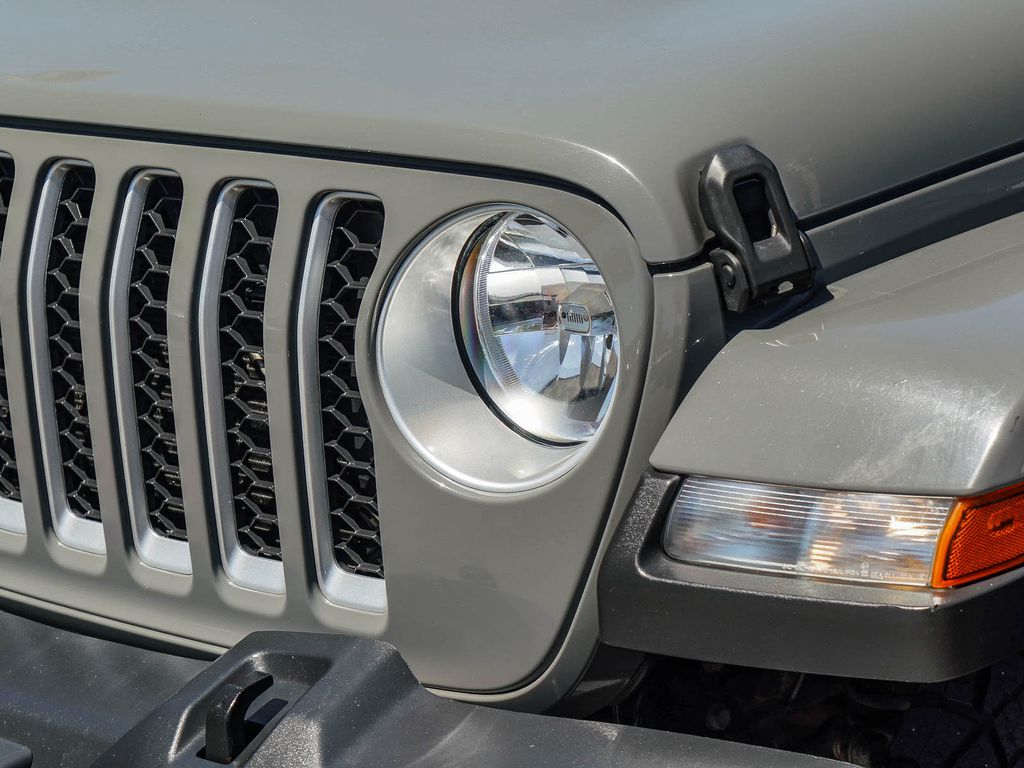 Thumbnail: 2023 Jeep Gladiator - 21