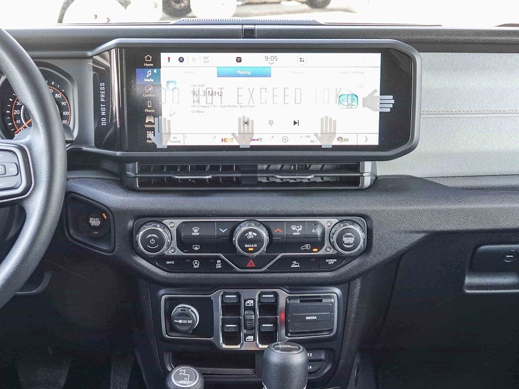 2025 Jeep Gladiator Sport 12