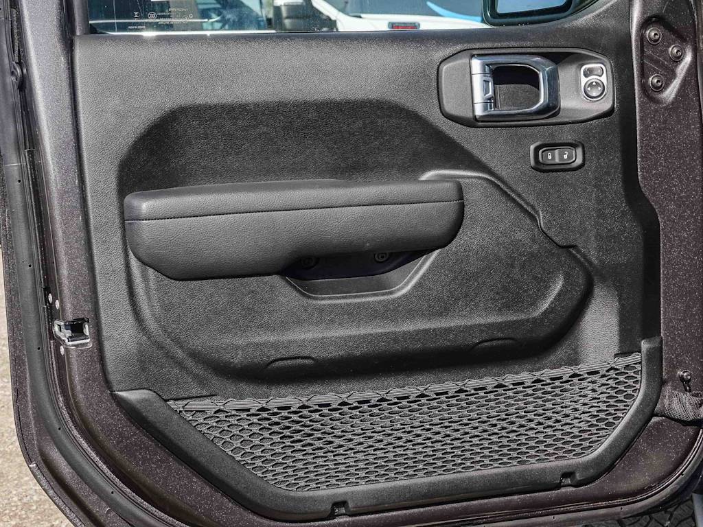 2025 Jeep Gladiator Sport 22