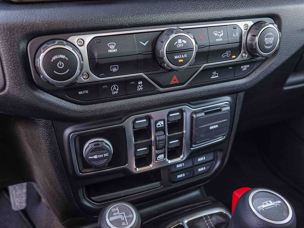 2025 Jeep Gladiator Sport 23