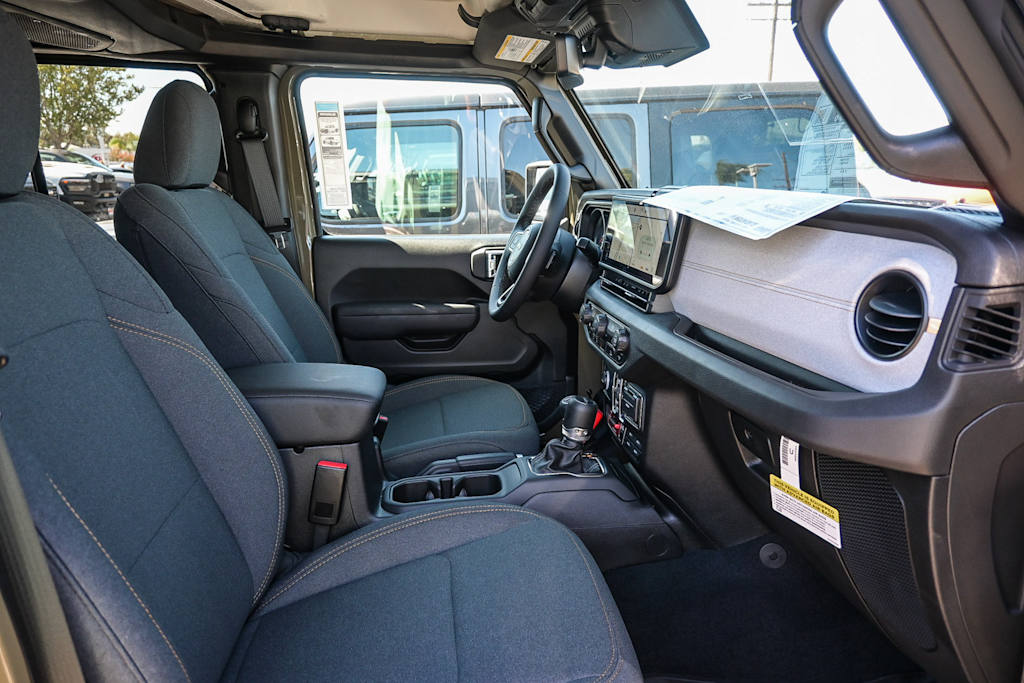 Thumbnail: 2025 Jeep Gladiator - 10
