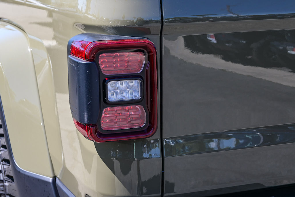 Thumbnail: 2025 Jeep Gladiator - 21