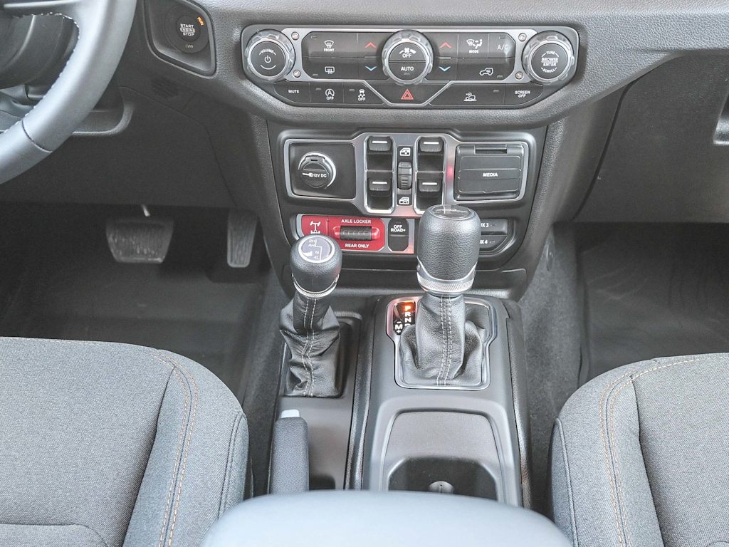 Thumbnail: 2025 Jeep Gladiator - 16