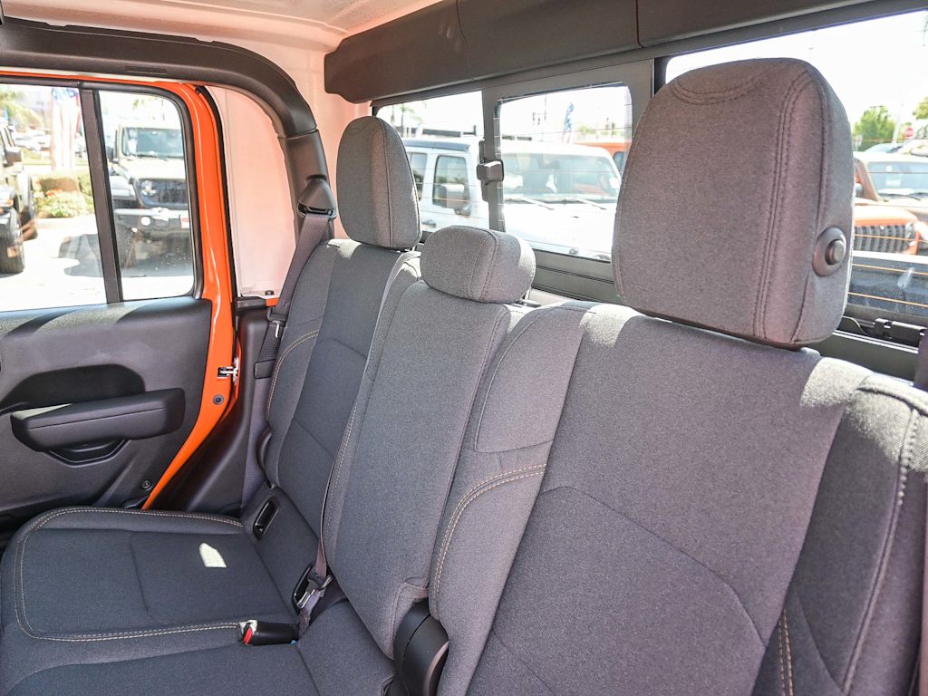 Thumbnail: 2025 Jeep Gladiator - 27