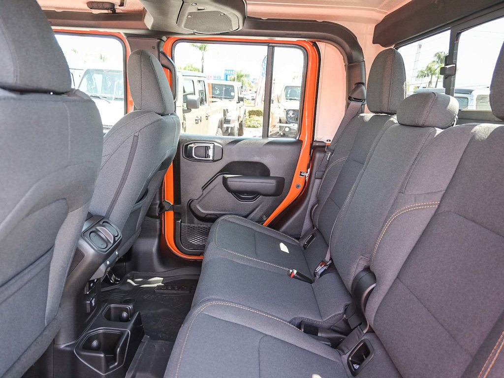 Thumbnail: 2025 Jeep Gladiator - 26