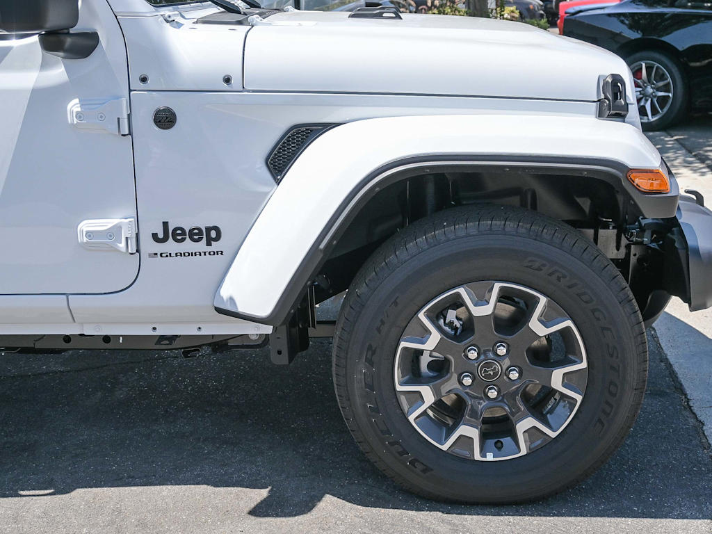 Thumbnail: 2025 Jeep Gladiator - 24