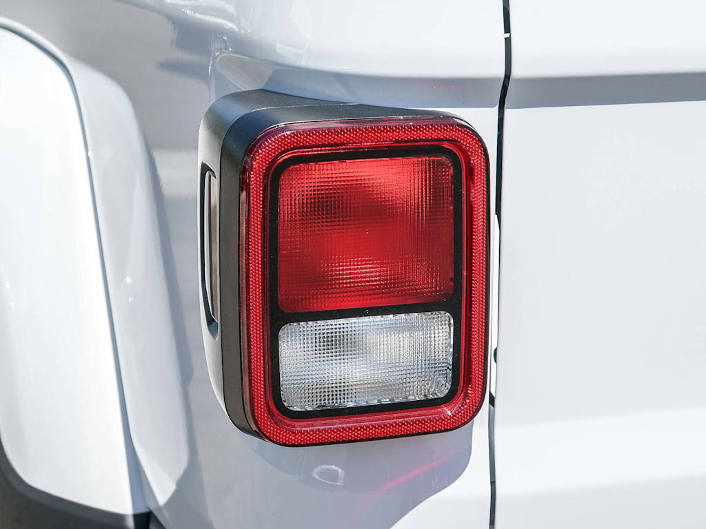 Thumbnail: 2025 Jeep Gladiator - 22