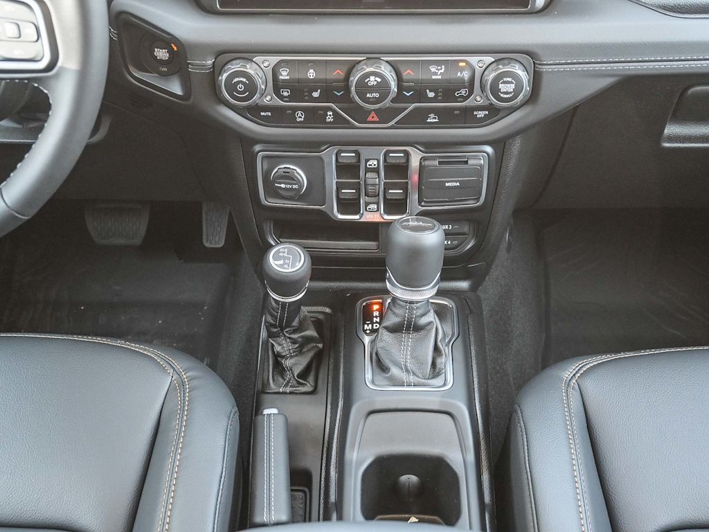 Thumbnail: 2025 Jeep Gladiator - 16