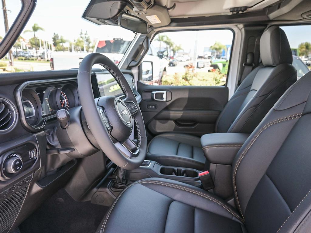 Thumbnail: 2025 Jeep Gladiator - 29