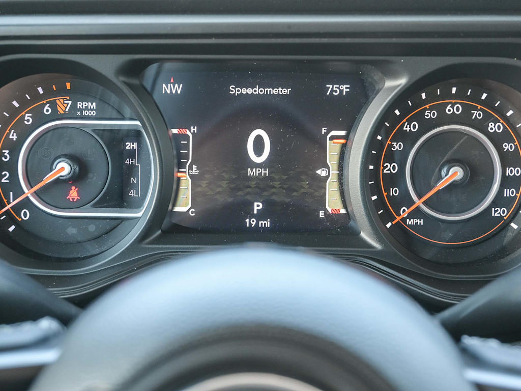 Thumbnail: 2025 Jeep Gladiator - 17
