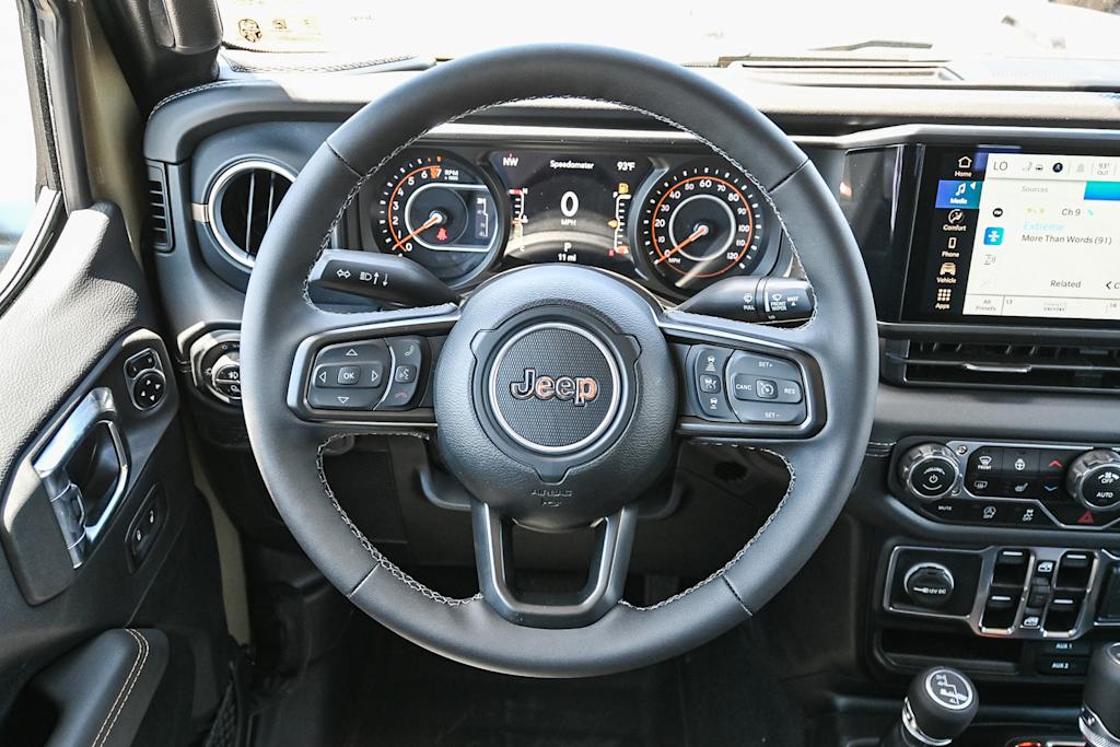 Thumbnail: 2025 Jeep Gladiator - 9
