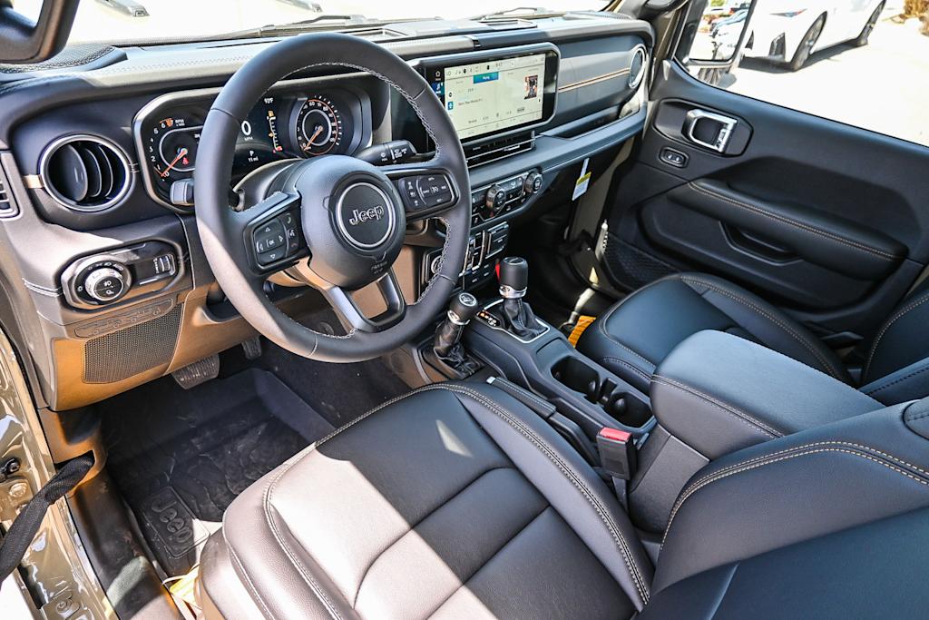 Thumbnail: 2025 Jeep Gladiator - 2