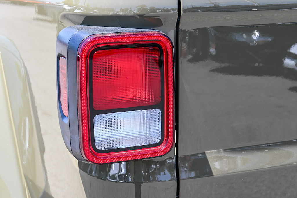 Thumbnail: 2025 Jeep Gladiator - 21