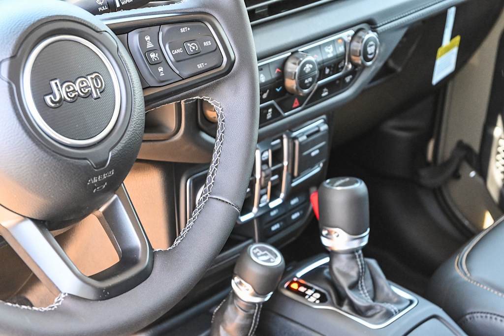 Thumbnail: 2025 Jeep Gladiator - 28