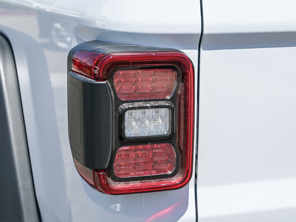Thumbnail: 2025 Jeep Gladiator - 21