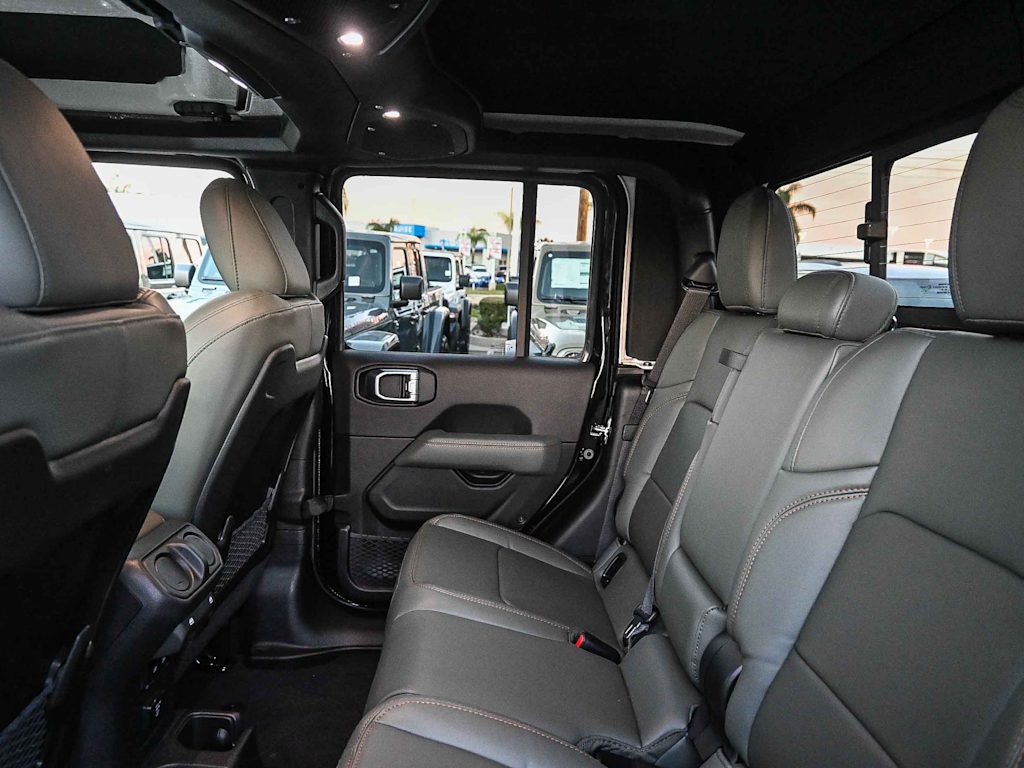 Thumbnail: 2026 Jeep Gladiator - 12