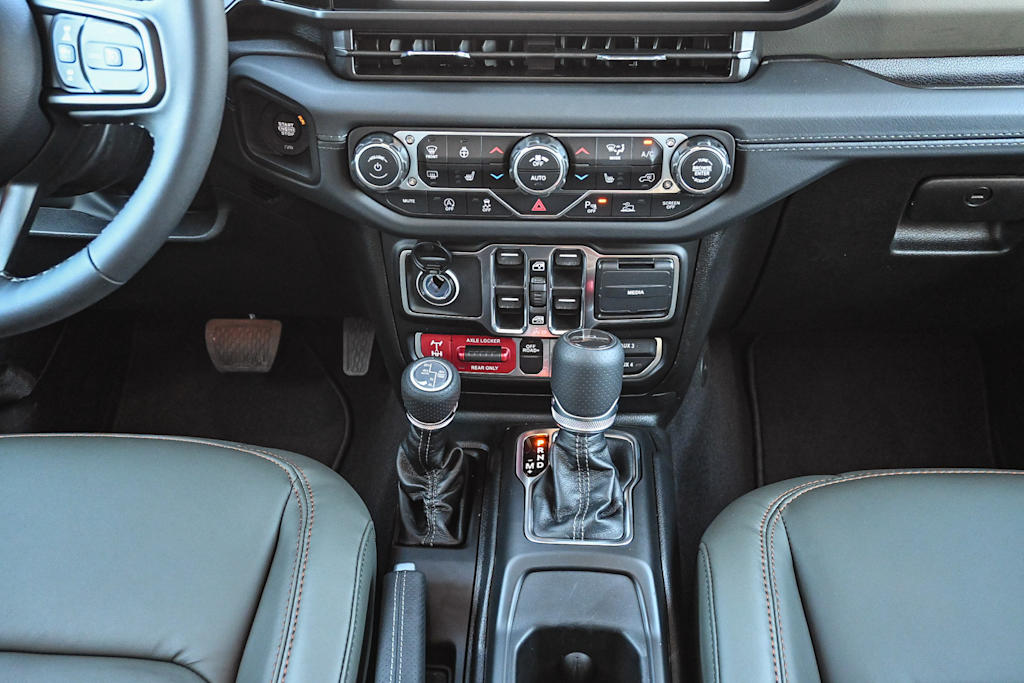 Thumbnail: 2026 Jeep Gladiator - 16