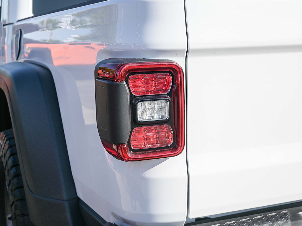 Thumbnail: 2025 Jeep Gladiator - 23
