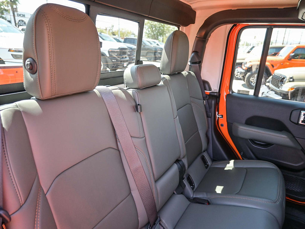 Thumbnail: 2025 Jeep Gladiator - 26