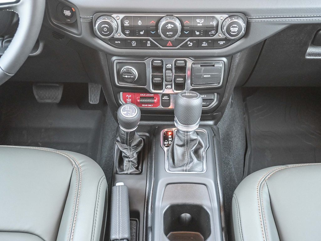 Thumbnail: 2025 Jeep Gladiator - 16