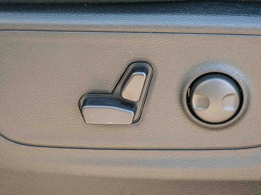 Thumbnail: 2026 RAM 1500 - 33