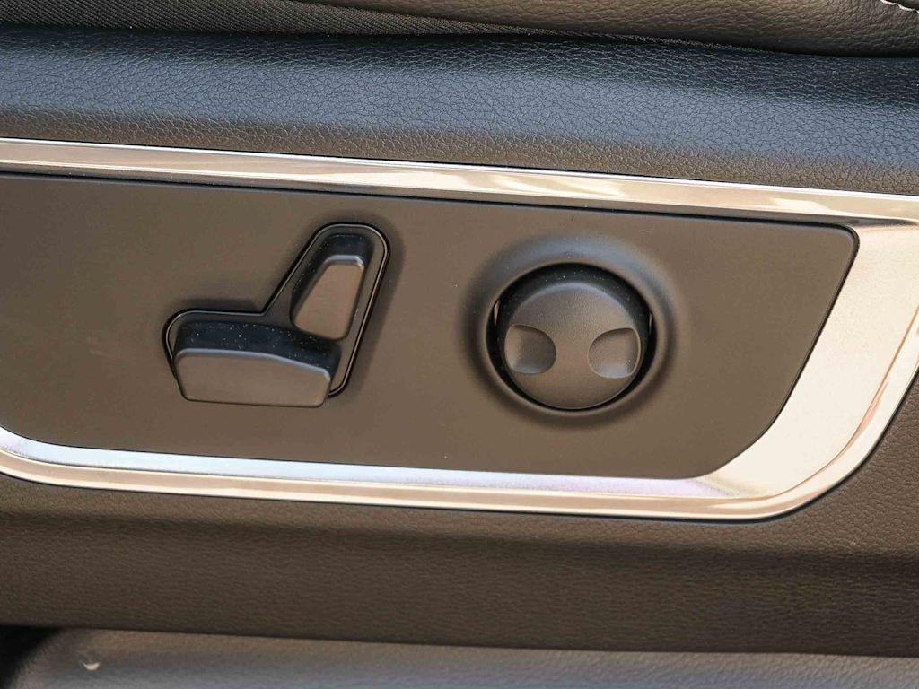 Thumbnail: 2026 RAM 1500 - 32