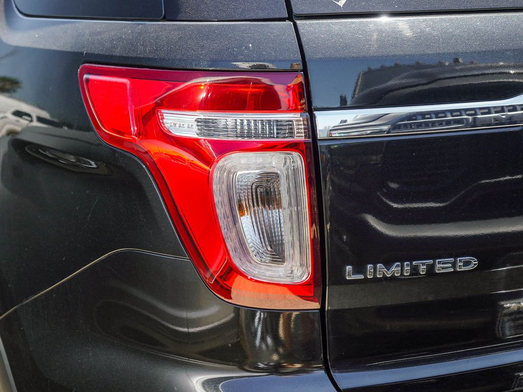 Thumbnail: 2015 Ford Explorer - 17