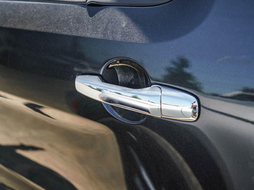 Thumbnail: 2015 Ford Explorer - 20