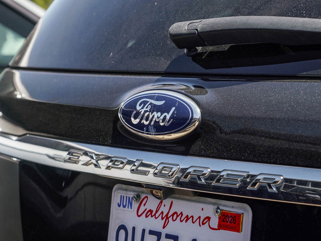 Thumbnail: 2015 Ford Explorer - 16