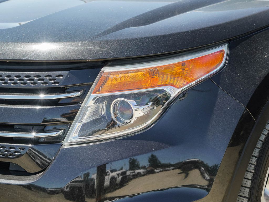 Thumbnail: 2015 Ford Explorer - 9