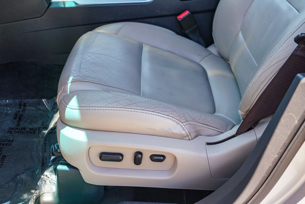 Thumbnail: 2011 Ford Explorer - 25