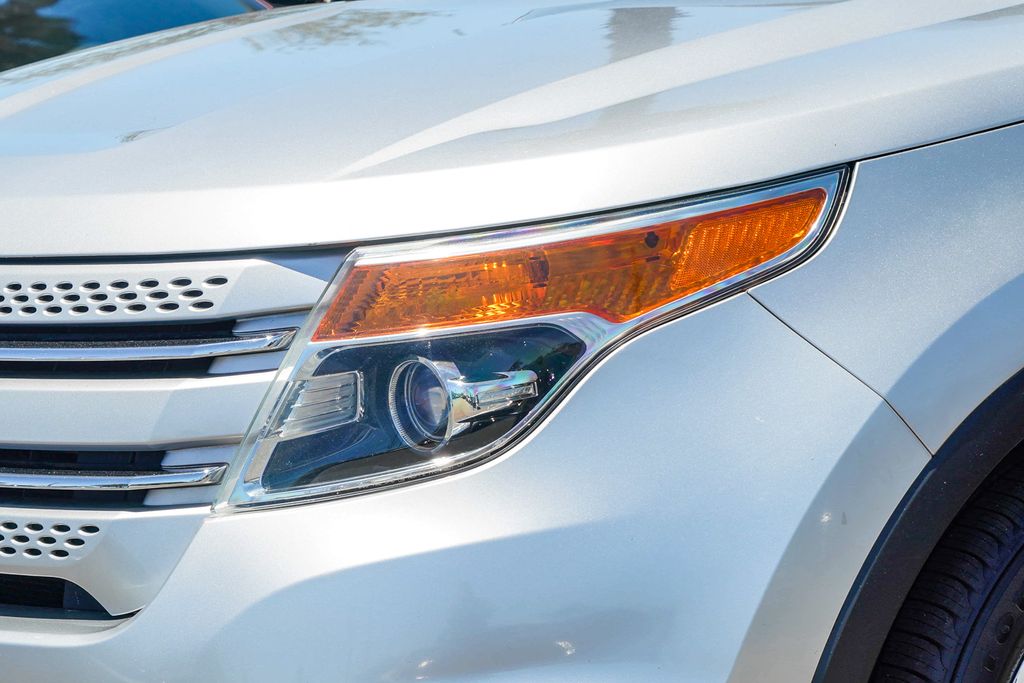 Thumbnail: 2011 Ford Explorer - 20