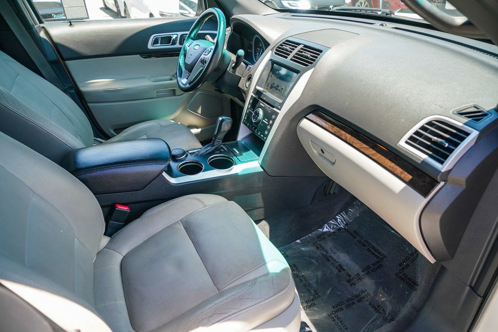Thumbnail: 2011 Ford Explorer - 10
