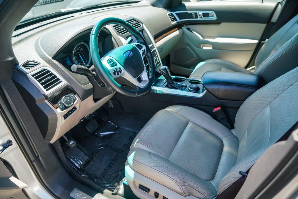 Thumbnail: 2011 Ford Explorer - 11