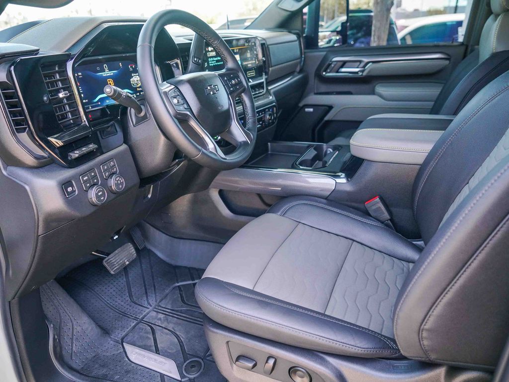 Thumbnail: 2026 Chevrolet Silverado 2500 - 10