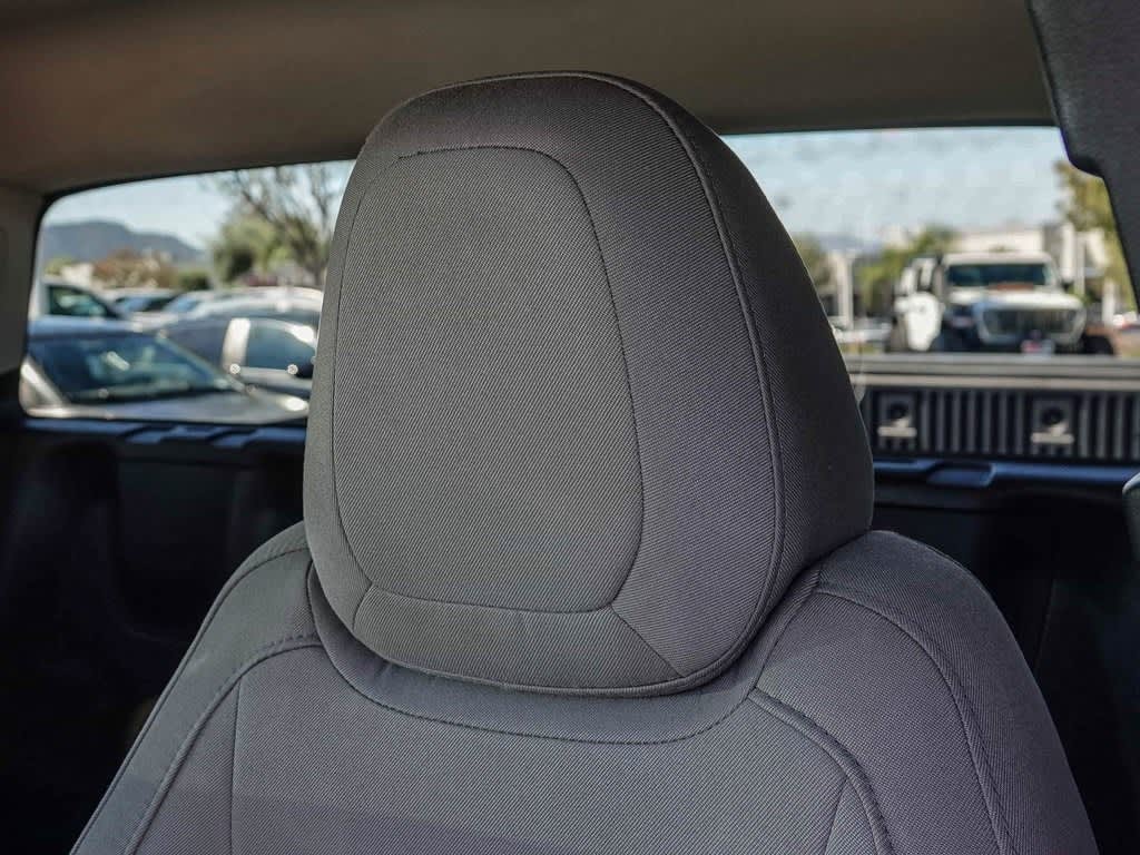 Thumbnail: 2021 Chevrolet Colorado - 26