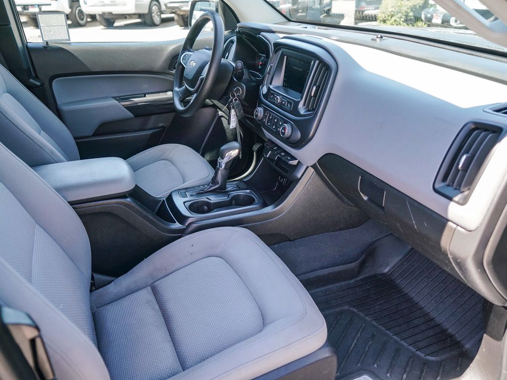 Thumbnail: 2022 Chevrolet Colorado - 9