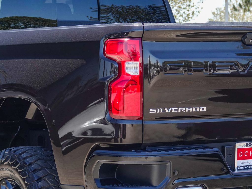 Thumbnail: 2020 Chevrolet Silverado 1500 - 19