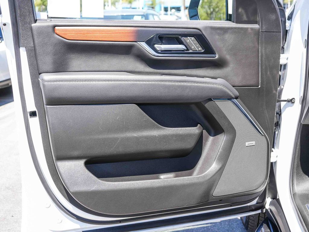 Thumbnail: 2025 GMC Yukon XL - 28