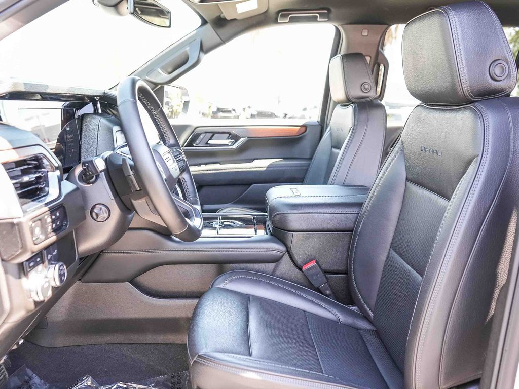 Thumbnail: 2025 GMC Yukon XL - 11