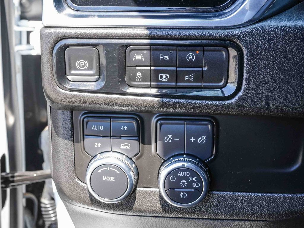 Thumbnail: 2025 GMC Yukon XL - 26